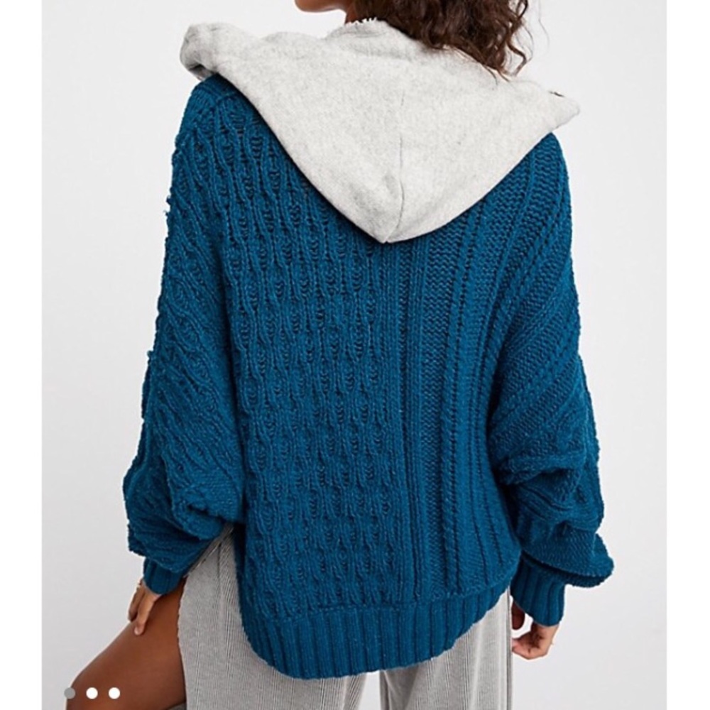 FREE PEOPLE SWEATER - Picture 2 of 5